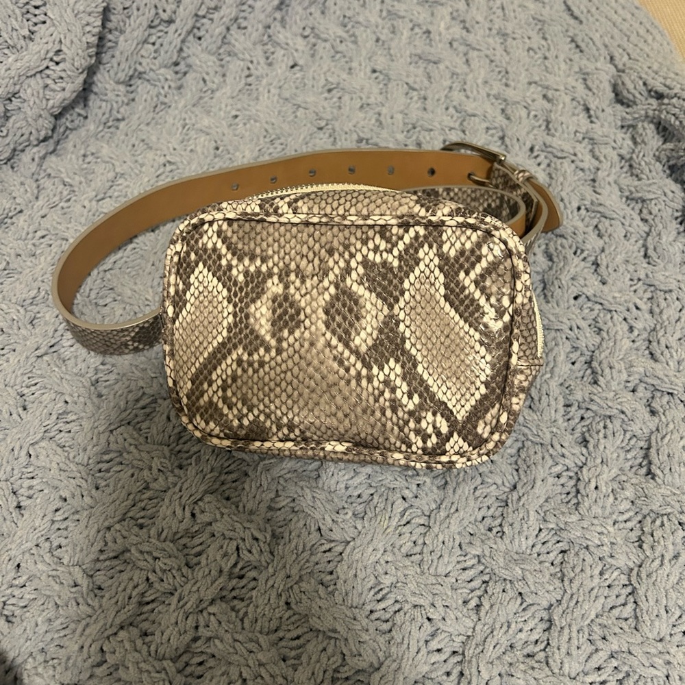 L/XL Calvin Klein Fanny Pack